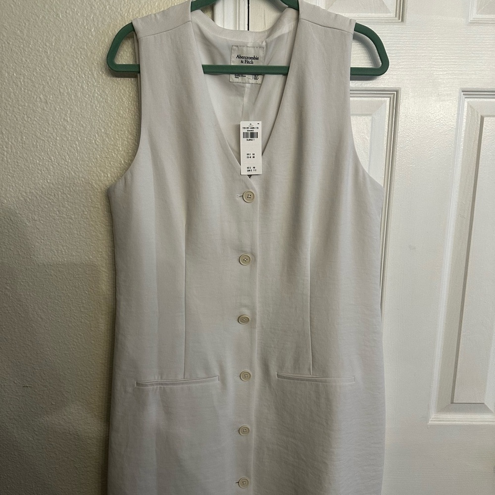 New, with tags, Abercrombie dress.